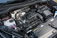 効率を追求した1.5リッター直4ガソリンターボエンジン「EA211 evo2」。走行中にエンジンを停止するコースティング走行が可能なほか、従来エンジンより気筒休止機構も進化しており、より頻繁に2気筒を休止できるようになった。