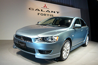 「ギャラン」復活、三菱久々の新型セダン発表