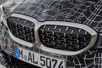 「キドニーグリル」とロワエアインテークの内部にはエアフラップが設けられている。