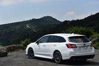 「スバル・レヴォーグSTI Sport」には、テスト車の「クリスタルホワイトパール」やSTI Sport限定色「WRブルーパール」を含む、全8色のボディーカラーが用意される。