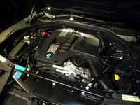 740i/740Liに搭載される、3リッター直6ツインターボエンジン。2010年には、ハイブリッドモデルがラインナップに加わる予定だ。
