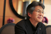 ＜プロフィール＞
    1973年入社。長年にわたりロータリーエンジンの開発に携わり、市販車用はもちろん、ルマンカーのエンジンにも関わってきた。その後は「ミレーニア」や2代目「ロードスター」「トリビュート」などの車両開発推進業務を担当。3代目ロードスターの車両開発副主査を経て、同車の開発主査に就任。現在は4代目ロードスターの開発主査を務めている。
    