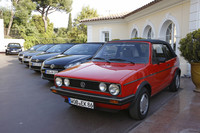 試乗会場では、最新の「ゴルフカブリオレ」とともに、その初代モデル（写真手前）も並べられた。