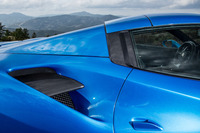 サイドインテークはフラップで上下2段に分割されている。上段はエンジンの吸気用で、下段はターボのインタークーラーの冷却用。