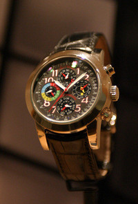 カラーリングはエンツォ・フェラーリのインパネを模したものらしい、なるへそ。