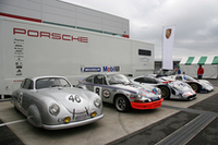 ポルシェ・ミュージアムからやってきた4台。左から1951年「356SLクーペ」、1973年「911カレラRSR」、1998年「911GT1」、1987年「962C」。
