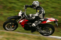 【Movie】最新のオートバイ23台が、サーキットを激走！の画像