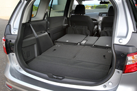 写真をクリックすると、2列目、3列目シートを倒した状態が見られます。