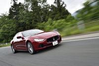 メーカー発表の動力性能は、0-100km/h加速が6.3秒で、最高速は250km/h。