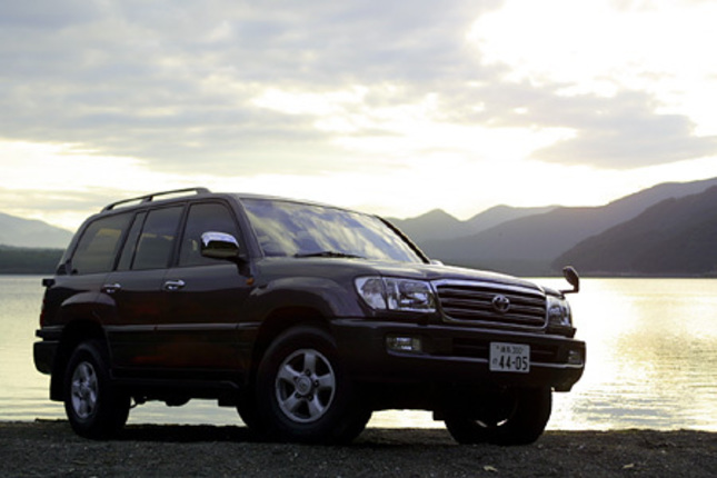 【スペック】全長×全幅×全高＝4890×1940×1870mm/ホイールベース＝2850mm/車重＝2290kg/駆動方式＝4WD/4.7リッターV8DOHC32バルブ（235ps/4800rpm、43.0kgm/3600rpm）/車両本体価格＝380.0万円（テスト車＝431.0万円）