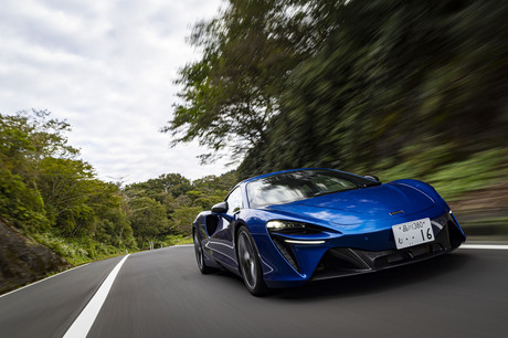 3リッターV6プラグインハイブリッドや、より軽量なカーボンモノコックタブなど、多くの新機軸を採用した「...
