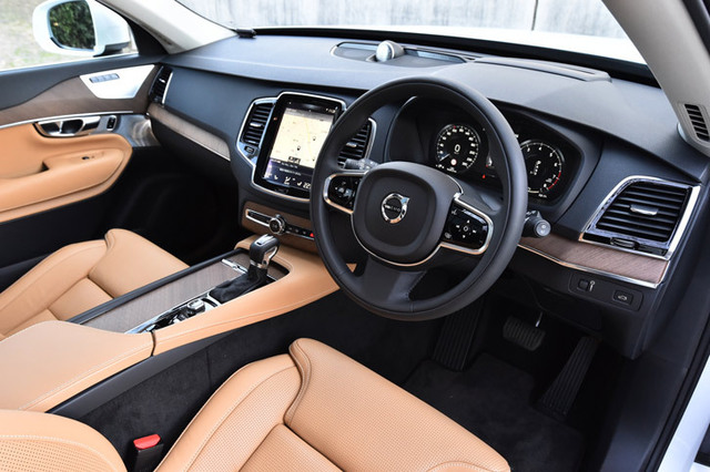 ボルボXC90 T6 AWD インスクリプション（4WD/8AT）【レビュー