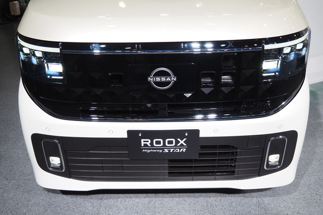日産 純正 フロントグリル　ルークス　ハイウェイスター グリル 日産 ルークス ハイウェイスター ロゴ ルークスハイウェイ