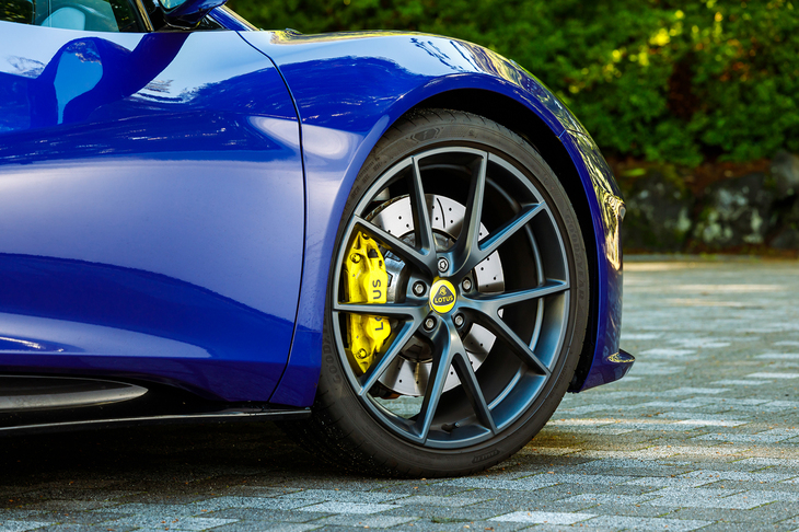 タイヤは「グッドイヤー・イーグルF1スーパースポーツ」（写真）のほか、「ミシュラン・パイロットスポーツ カップ2」も選べる。