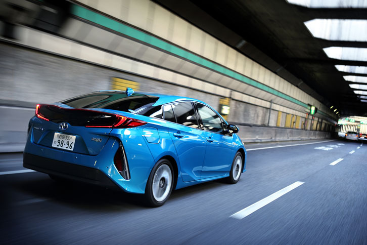 EV走行中は、ジェネレーターが“第2のモーター”として加勢（デュアルモータードライブシステム）。これによりパワフルな加速を実現する。