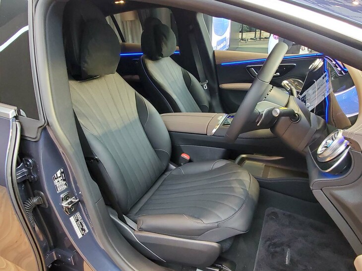 メルセデス・ベンツEQS450＋（フロントシート）