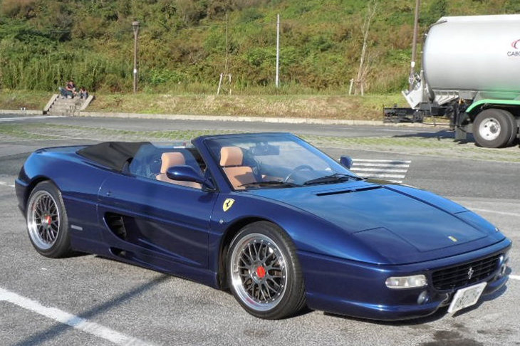 渡辺氏の「フェラーリF355 F1スパイダー」。