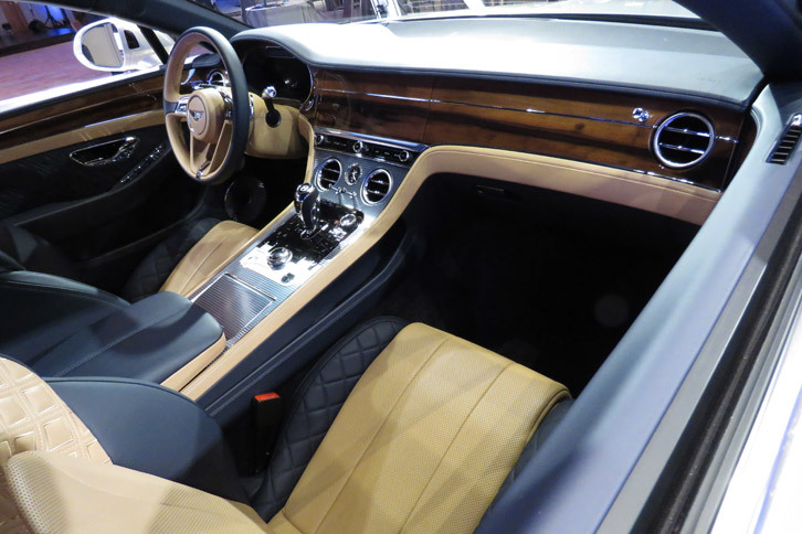 ベントレー・コンチネンタルGT（インストゥルメントパネルまわり）