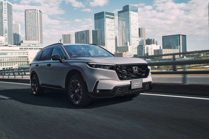 「CR-V」のパワートレインは2リッターハイブリッド。これまでの低負荷の高速巡行時に加えて、緩加速や登坂時にもエンジン直結走行モードが使えるようになった。