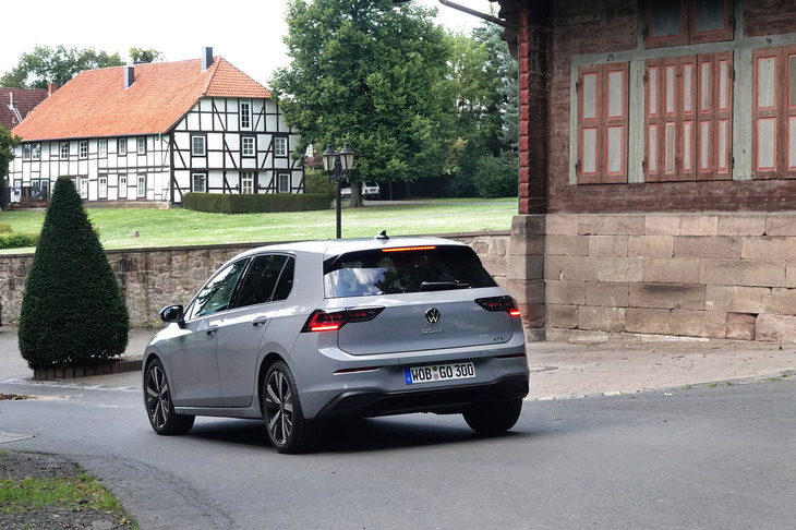 2024年9月に予定されている日本での予約注文受け付け開始前に、ドイツで1.5リッター直4ターボに48Vマイルドハイブリッドシステムを組み合わせた「ゴルフeTSIライフ」に試乗。最新モデルの走りを確かめた。