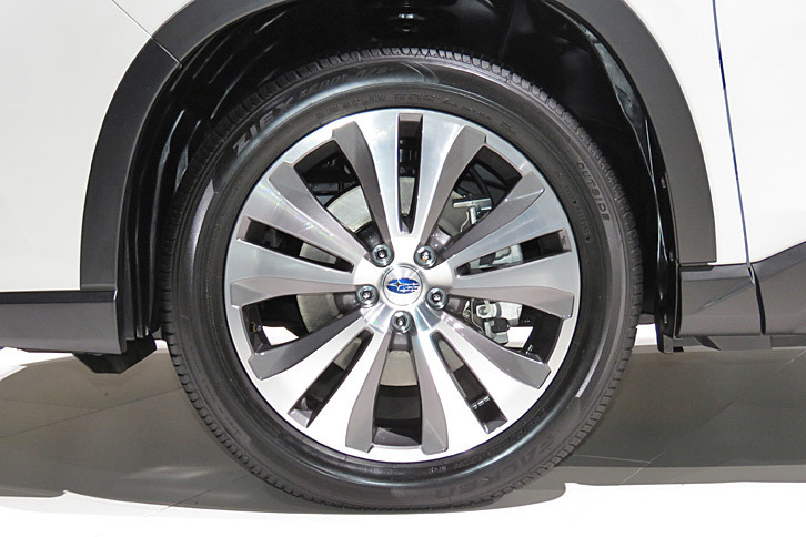 スバル・アセント（タイヤとホイール）