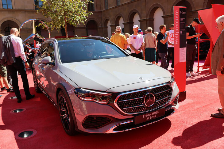 「メルセデス・ベンツEクラス オールテレイン」。足まわりにはエアサスペンション「エアマティック」を採用。パワーユニットは4気筒ディーゼル、4気筒ガソリン、ディーゼルハイブリッドの3種。