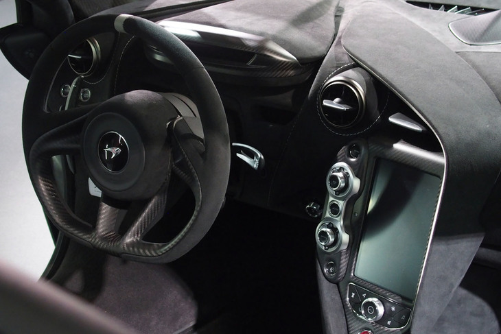 マクラーレン765LT（ステアリングホイール）