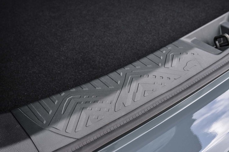 スバル・クロストレック（リアゲートのデコレーション）