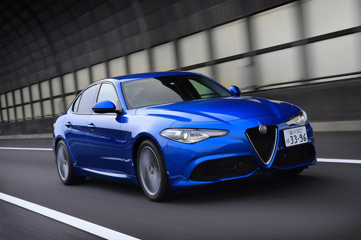 動力性能に関しては、高出力のエンジンに加えて、スポーツブレーキの採用も「ジュリア ヴェローチェ」と他のグレードとの違いとして挙げられる。