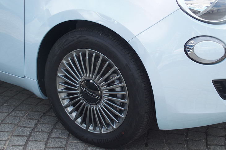 フィアット500e（タイヤ＆ホイール）