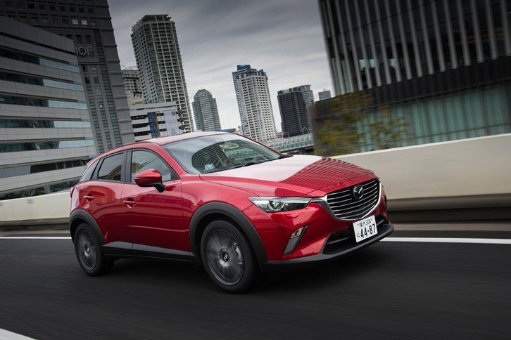 外装関連では、これまで上級グレードのみの装備だったLEDヘッドランプと18インチアルミホイールが、エントリーグレードの「XD」にも設定された。