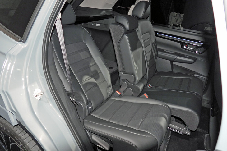 ホンダCR-V e：HEV RS（リアシート）