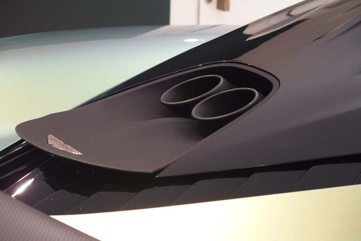 アストンマーティン・ヴァルハラ（リアカウル）