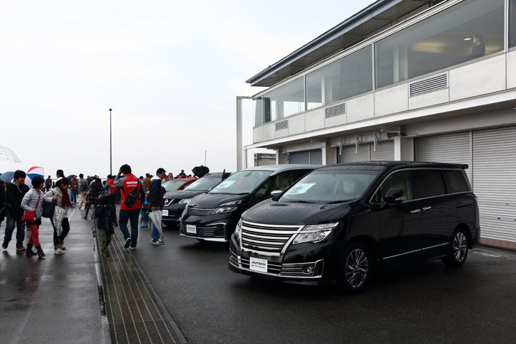 会場内にはオーテックジャパンが開発および生産を行う最新モデル「モードプレミア」シリーズと「ライダー」シリーズが展示された。