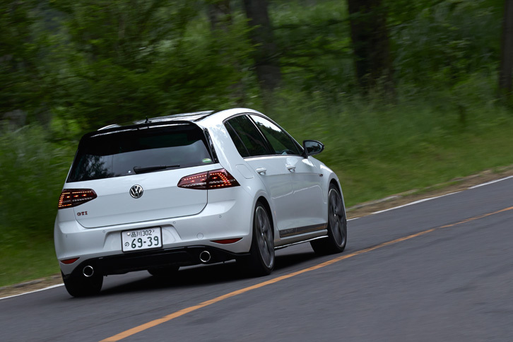 「GTIクラブスポーツ トラックエディション」には、ハルデックスカップリングを用いた多板クラッチ式の電子制御LSDが装備される。