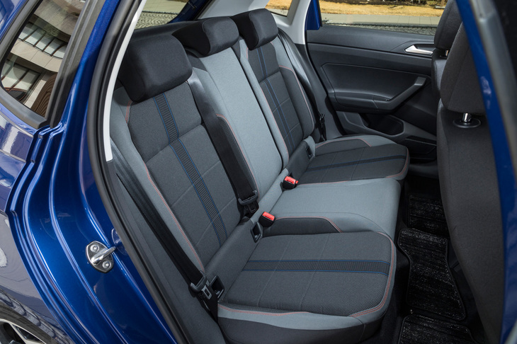 リアシートは6：4の分割可倒式で、簡単な操作で荷室を拡張できる。