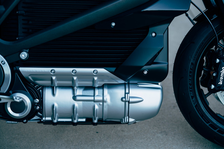 低重心化のため、モーターはボディー下部に搭載される。