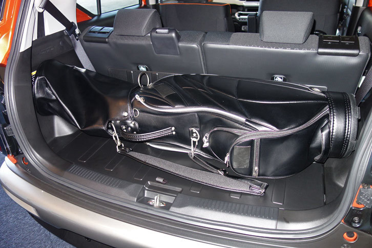 スズキ・クロスビー ハイブリッドMZ（ラゲッジルーム）