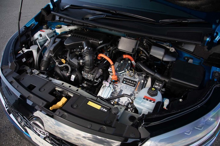 1.2リッター直3エンジンとモーターを組み合わせた電動パワートレイン「e-POWER」。先代のものに比べ、エンジンは最高出力が、モーターは最高出力・最大トルクともに高められている。