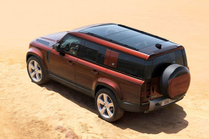 「ディフェンダー130」専用色の「セドナレッド」。