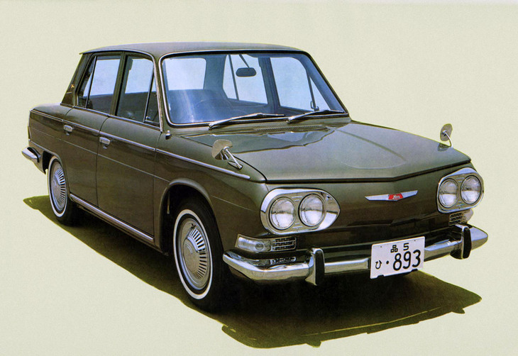 1964年「日野コンテッサ1300」。55PSを発生する1.3リッター直4 OHVクロスフローユニットを搭載。高性能版の「1300S」や「クーペ」ではチューンを65PSにまで高めていた。