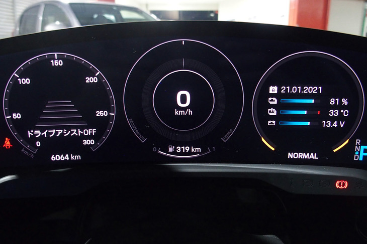 今回試乗した「タイカン ターボ」ではバッテリー残量81％で、ノーマルモードの航続可能距離は319kmだった。