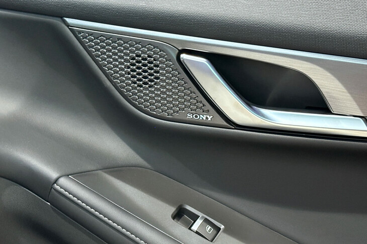 展示車は、14個のスピーカーを持つソニーのサウンドシステムを備えた上級仕様「エクスクルーシブ」だった。