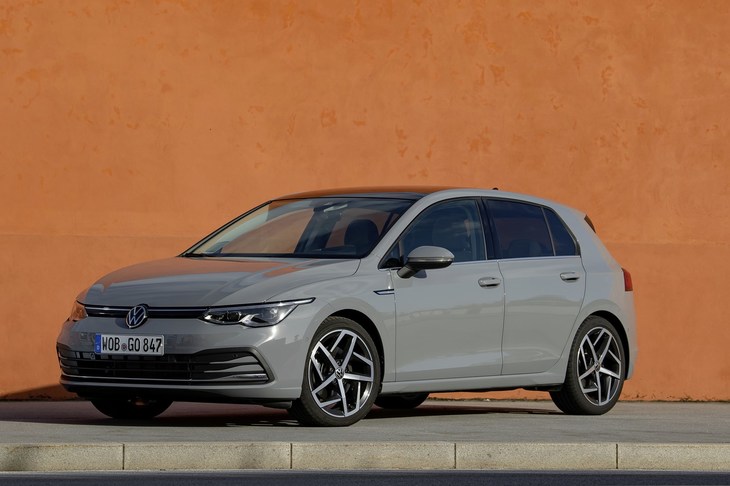 日本には2021年に導入される見込みの8代目「フォルクスワーゲン・ゴルフ」。好みのシートポジションなどの設定をクラウドに保存しておけば、別の個体に乗った場合でもダウンロードして再現できるようになっている。