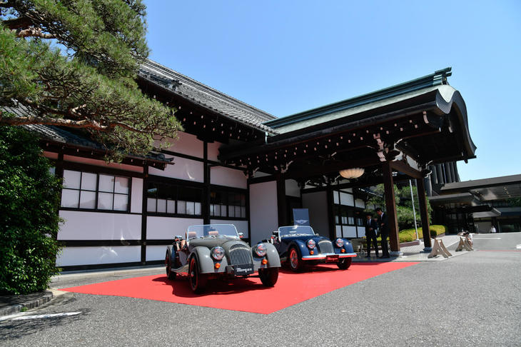 会場前に展示された2台の「モーガン4/4」。モーガンカーズ・ジャパンでは、まずは「3ホイーラー」「4/4」「プラス4」「ロードスター」の4モデルが取り扱われる。