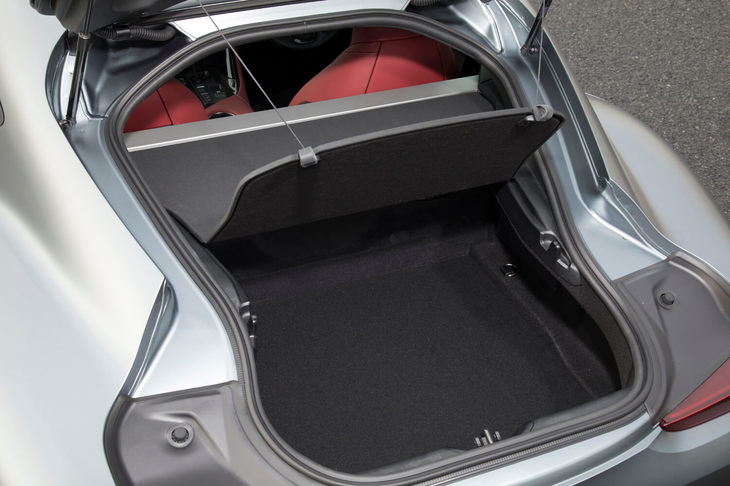 トヨタ・スープラ（ラゲッジルーム）