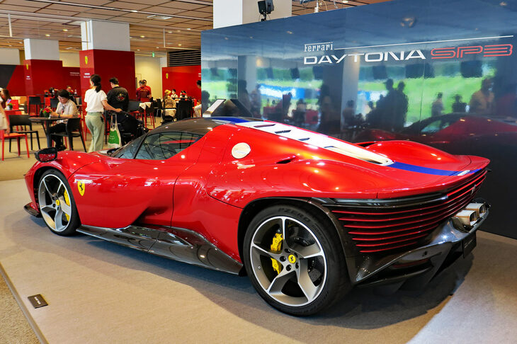 「デイトナSP3」のデザインは、1960年代に活躍したスポーツプロトタイプカー「Pシリーズ」をモチーフにしている。
