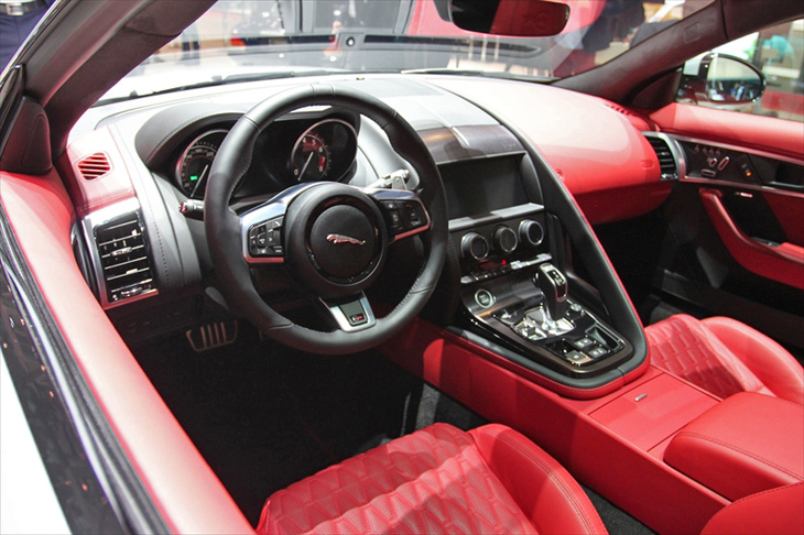 ジャガーFタイプSVRグラフィックパック（インテリア）