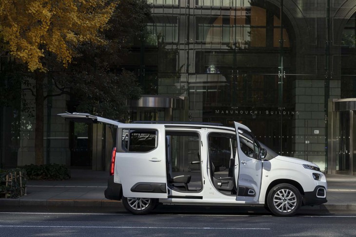 ボディーサイズは全長×全幅×全高＝4405×1850×1850mm。幅と高さが同じというスクエアなスタイルだ。