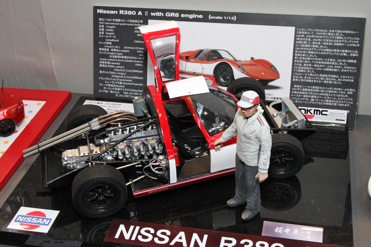 『webCG』で毎年リポートしている「オートモデラーの集い in 横浜」を主催している、日産テクノモデラーズクラブ（以下「日産テクノ」）のブースから。タミヤのホンダF1用タイヤを除いてスクラッチビルドされた1/12「日産R380-AII」。2014年のオートモデラーの集い in 横浜のリポートではボディーがまだ原型の状態だったが、ようやく完成品を目にすることができた。